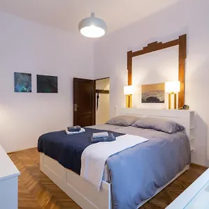 Apartament Heart And Soul, Gorgeous Two-bedroom In The Center! Polska